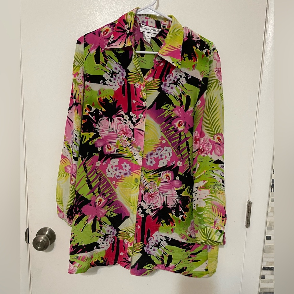 Diane Gilman Button up long sleeve 100%
Silk Floral Tunic Green Pink Black M